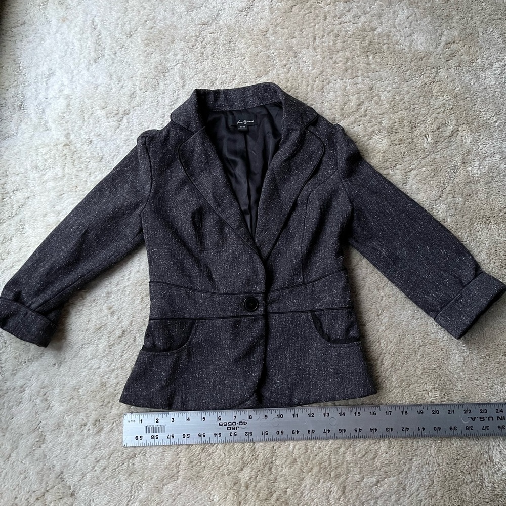 Grey blazer with pockets. Brand is twenty one. Size medium in juniors for office